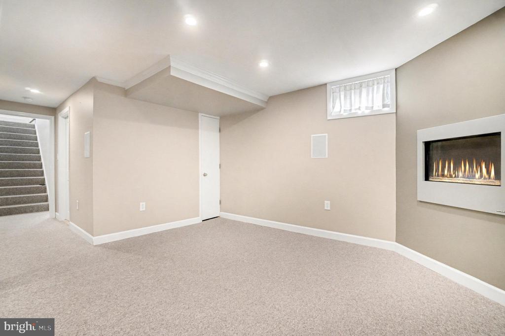 1009 JULIAN PLACE