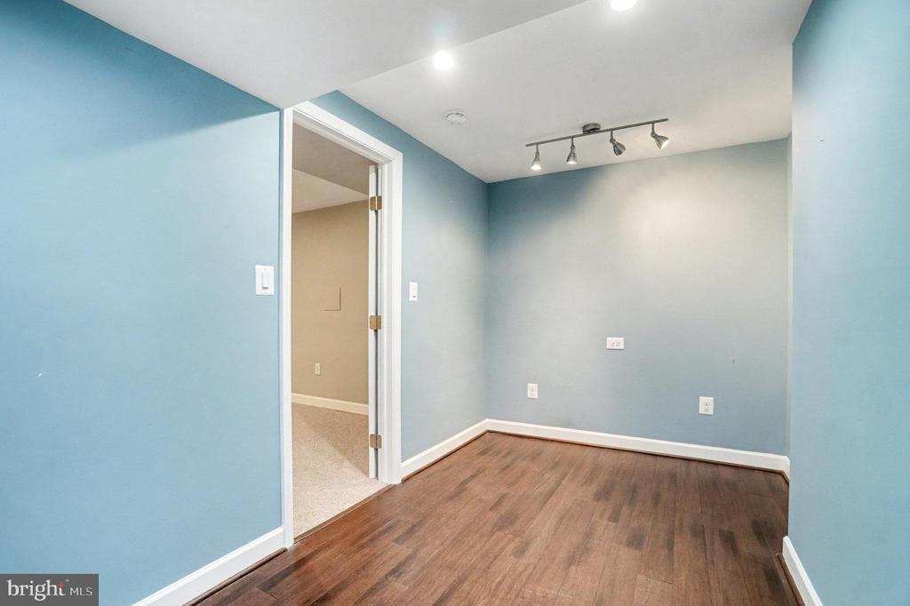 1009 JULIAN PLACE