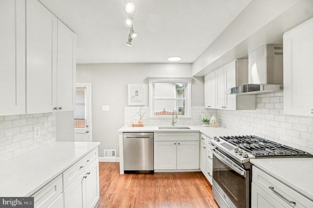 1009 JULIAN PLACE