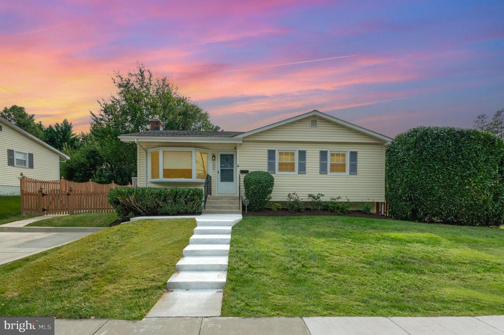 1009 JULIAN PLACE