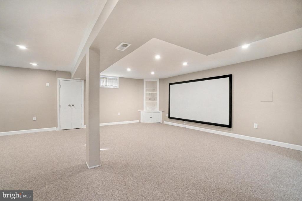 1009 JULIAN PLACE