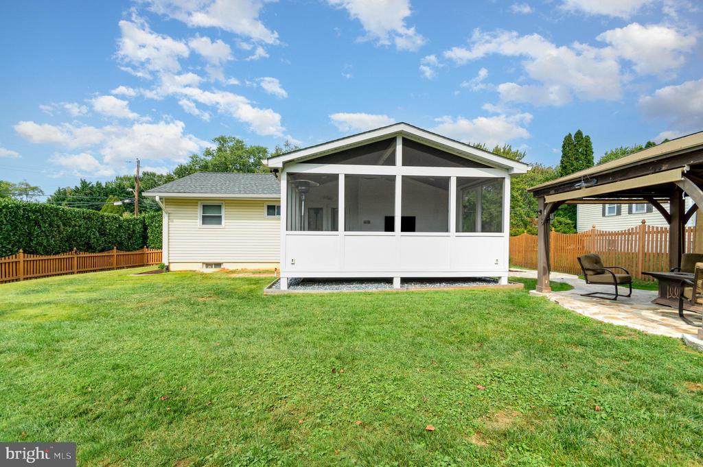 1009 JULIAN PLACE