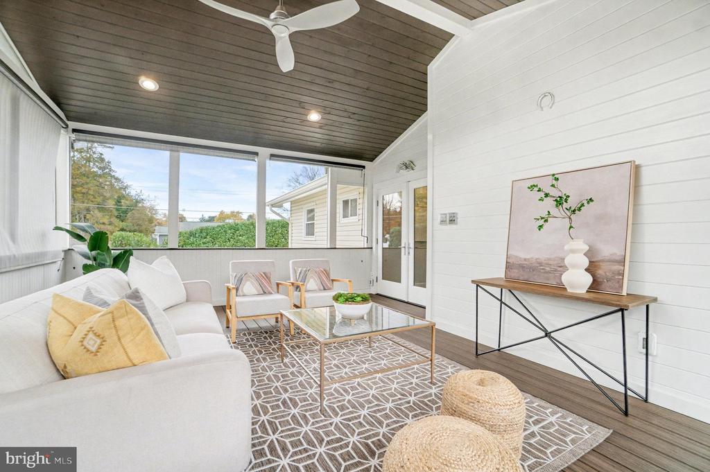 1009 JULIAN PLACE