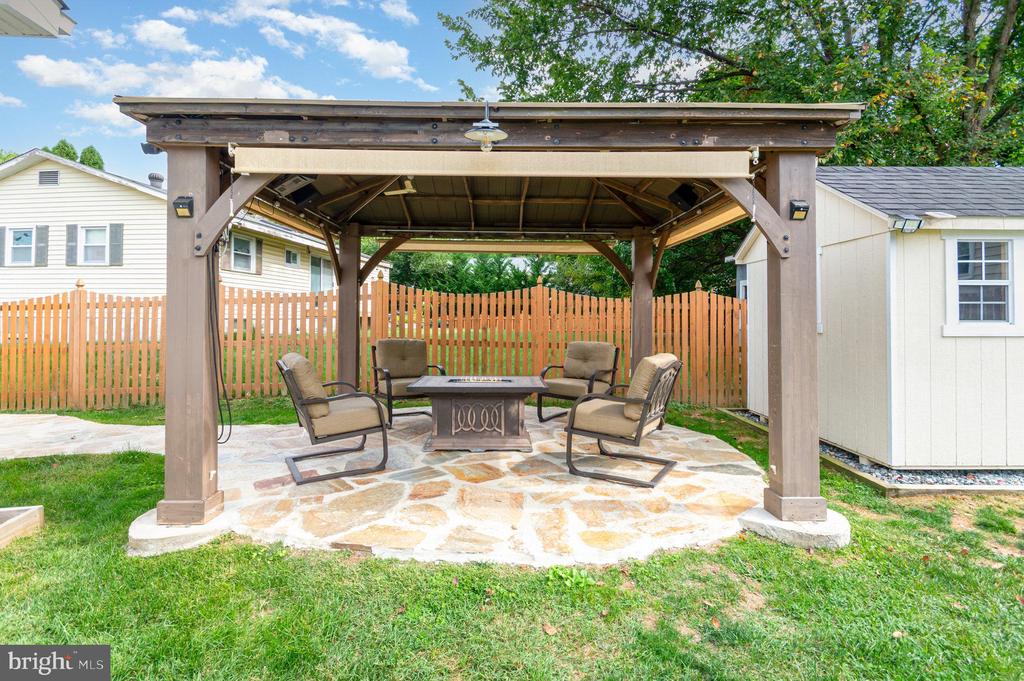 1009 JULIAN PLACE