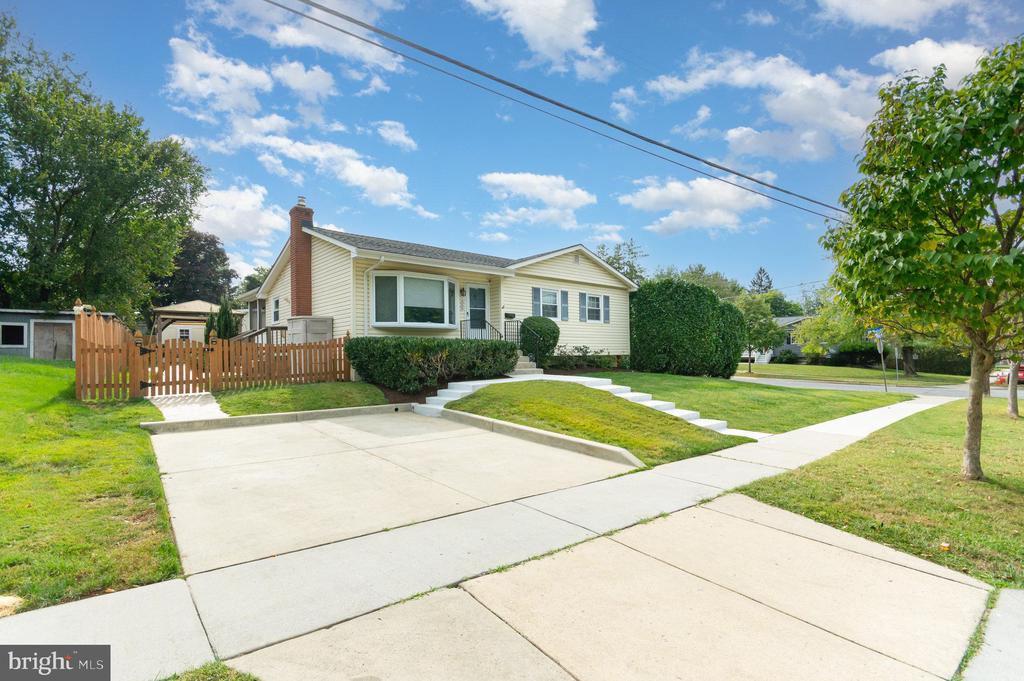 1009 JULIAN PLACE
