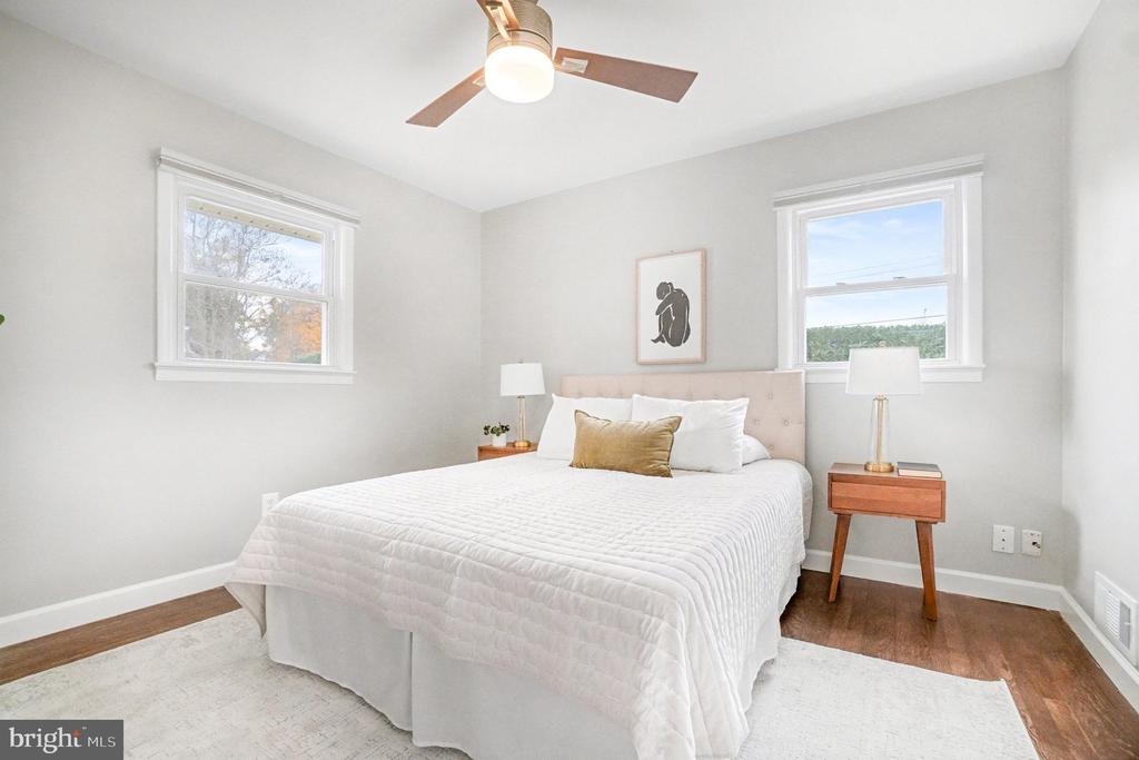 1009 JULIAN PLACE