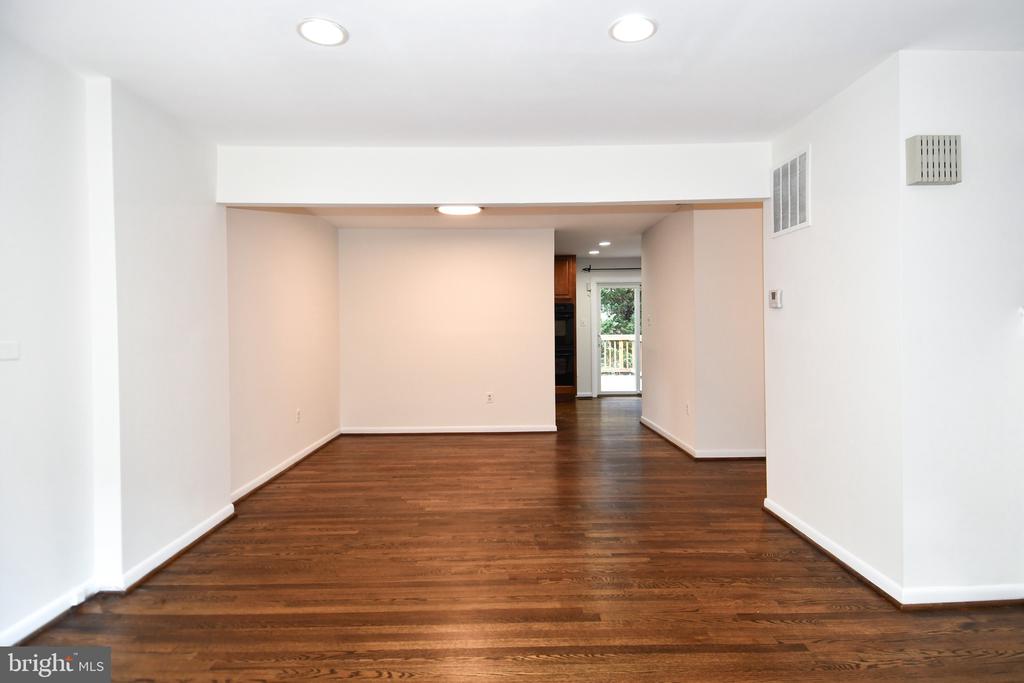 5175 KING CHARLES WAY