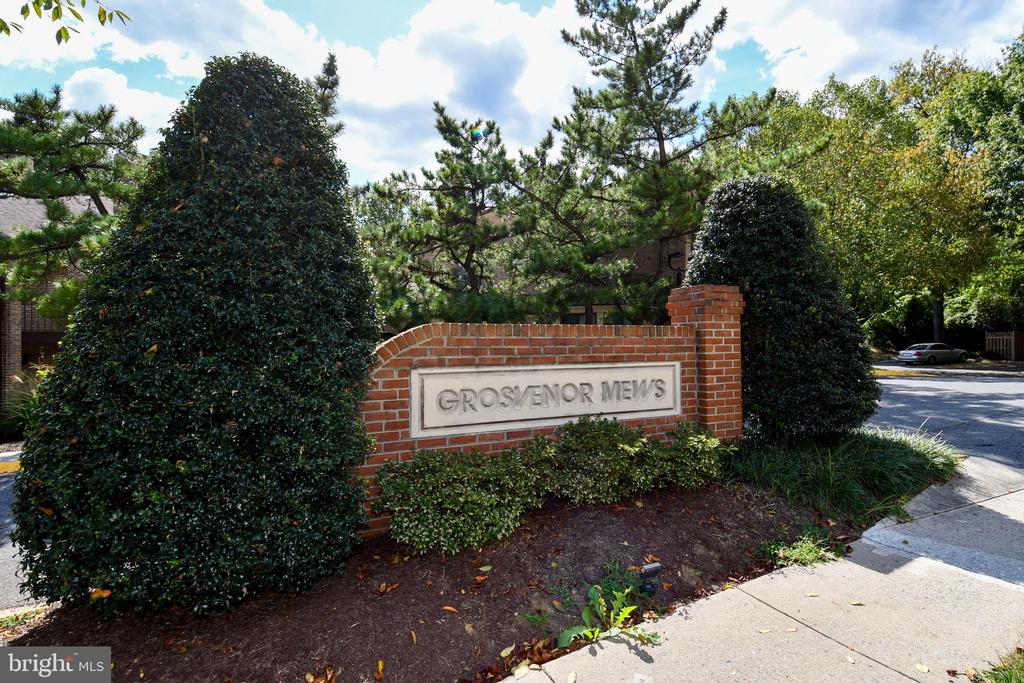 5175 KING CHARLES WAY