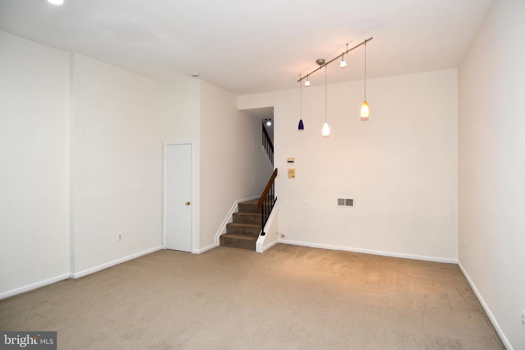 5175 KING CHARLES WAY