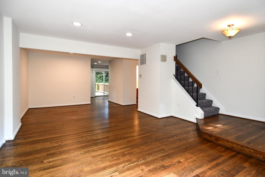 5175 KING CHARLES WAY