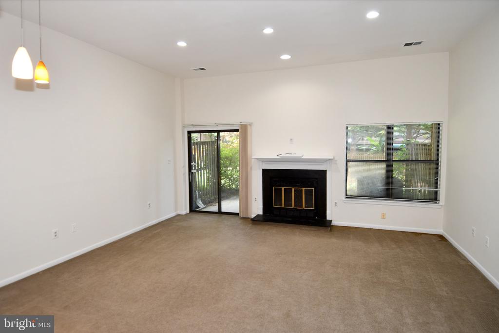 5175 KING CHARLES WAY