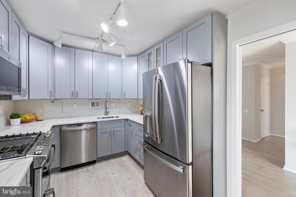 4515 WILLARD AVENUE Unit: 1203S