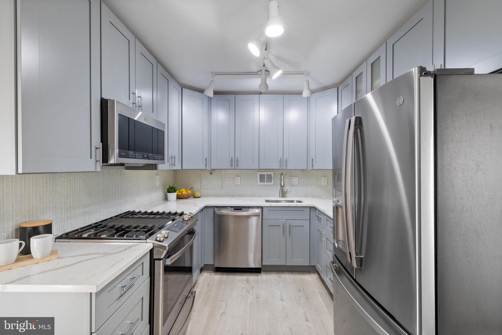 4515 WILLARD AVENUE Unit: 1203S