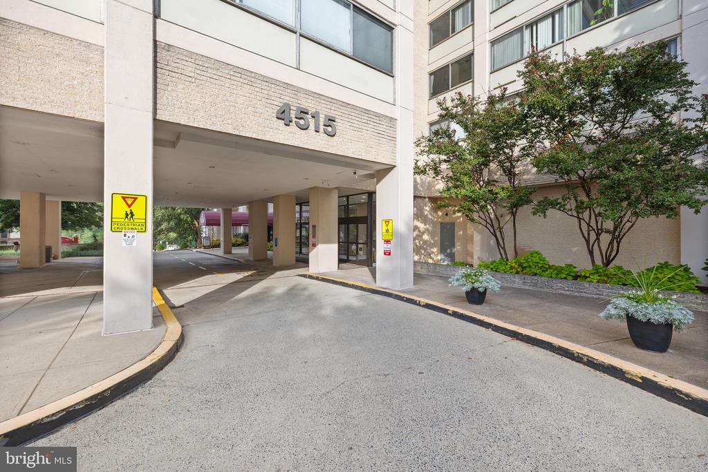4515 WILLARD AVENUE Unit: 1203S