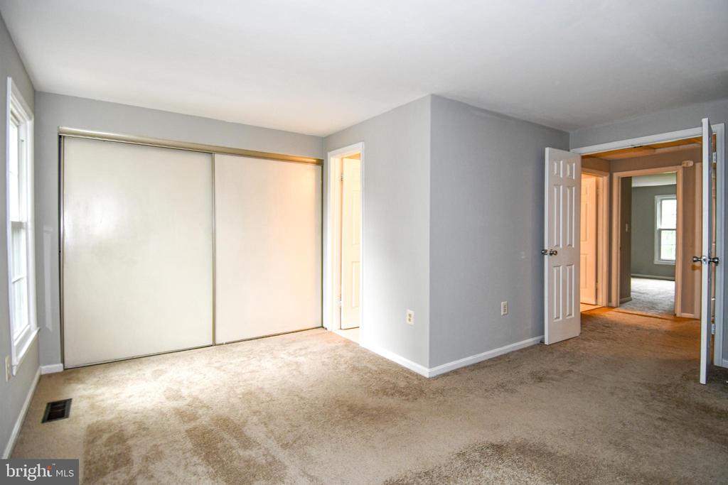 13216 COUNTRY RIDGE DRIVE