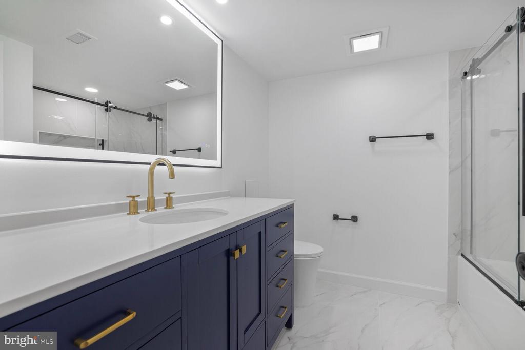 4550 N PARK AVENUE Unit: 707