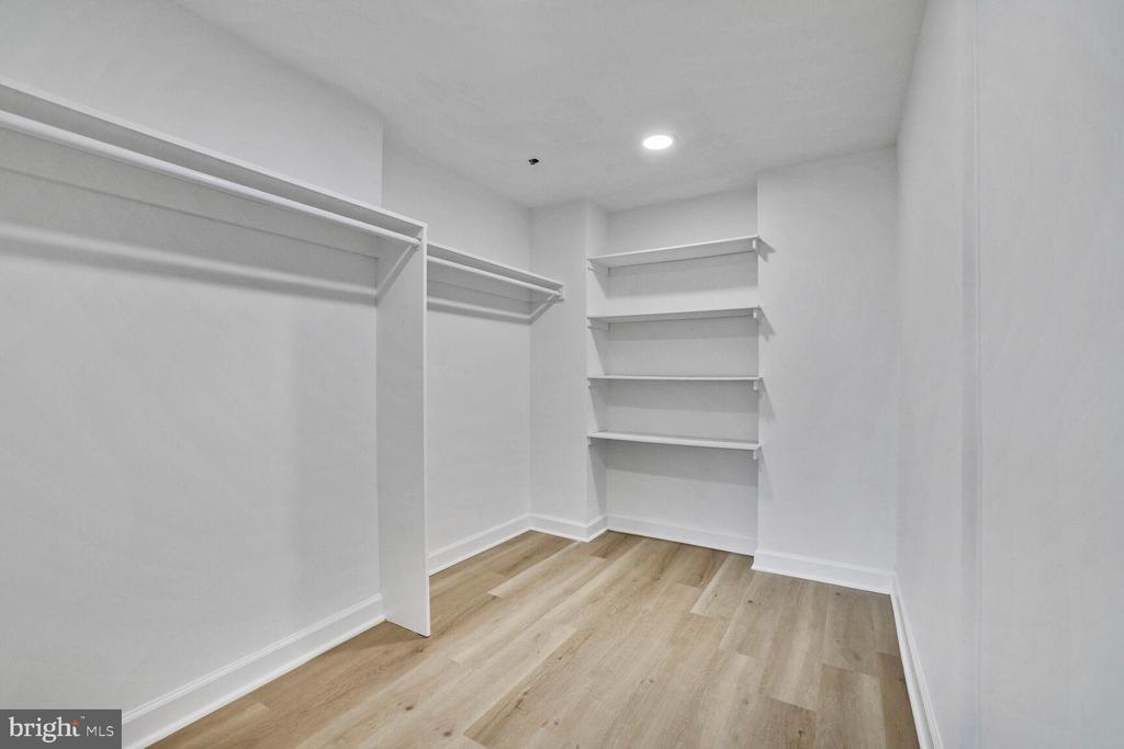 4550 N PARK AVENUE Unit: 707