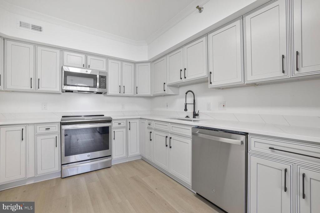 4550 N PARK AVENUE Unit: 707