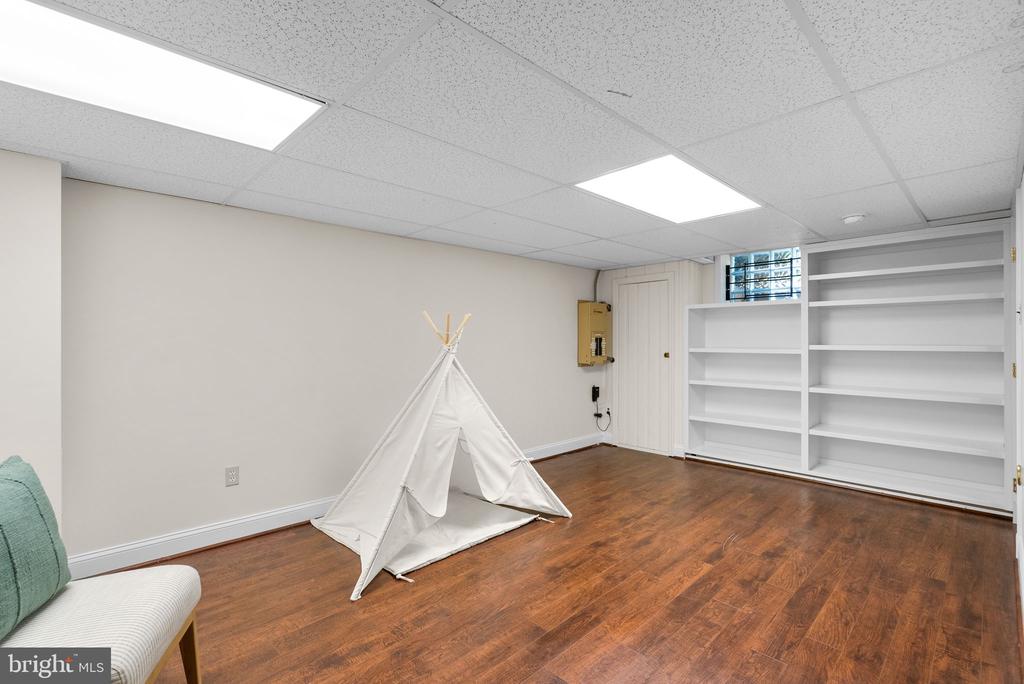 129 LYNNMOOR DRIVE