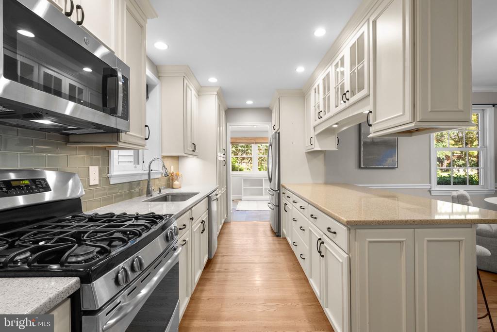 129 LYNNMOOR DRIVE