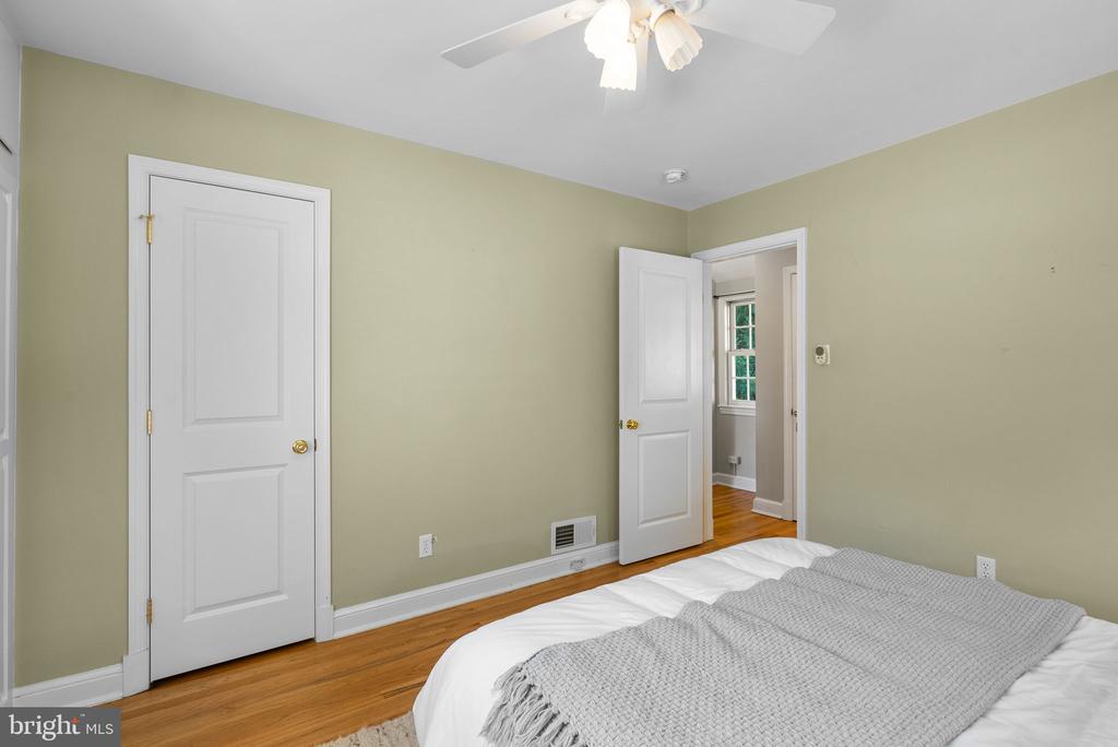 129 LYNNMOOR DRIVE