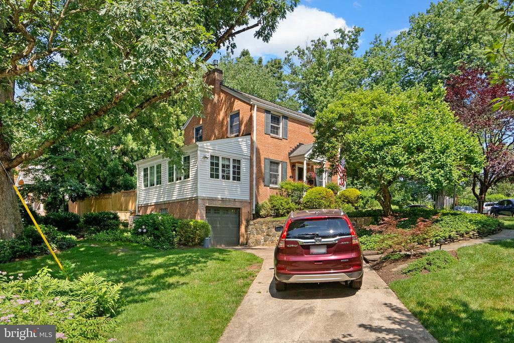 129 LYNNMOOR DRIVE