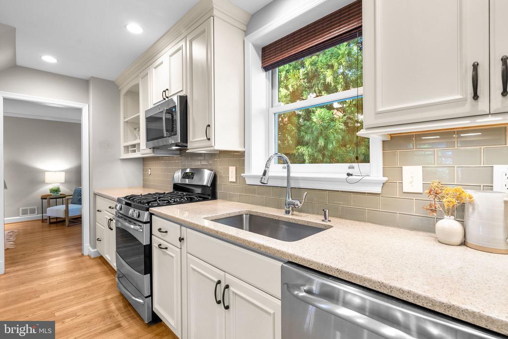 129 LYNNMOOR DRIVE