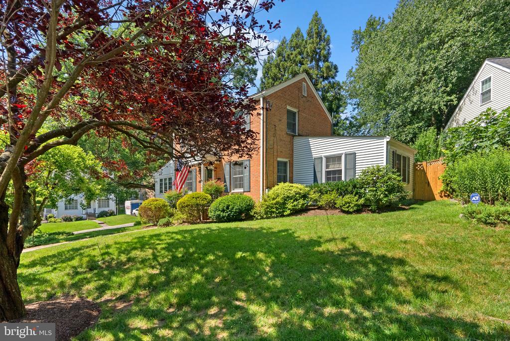 129 LYNNMOOR DRIVE