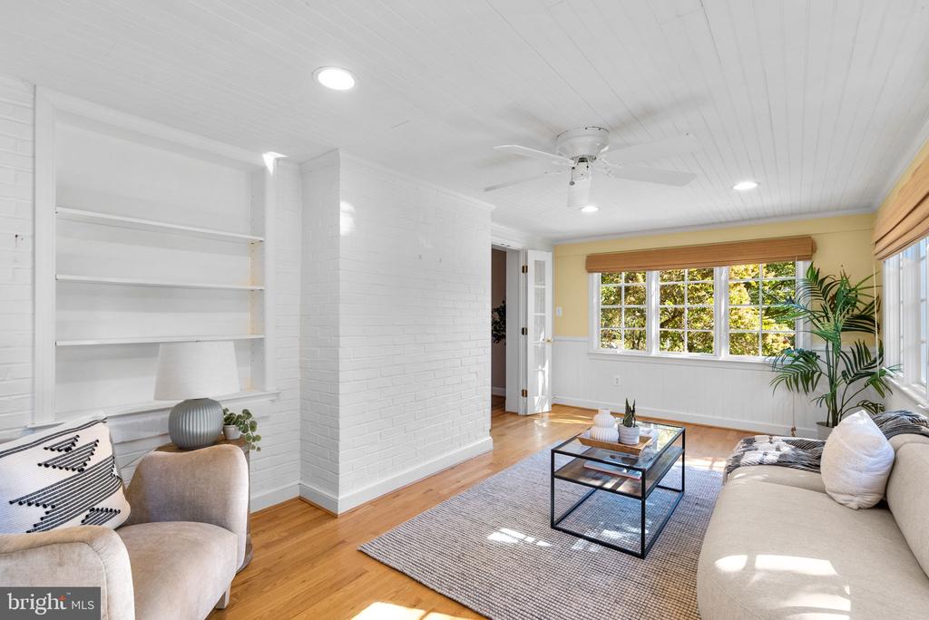 129 LYNNMOOR DRIVE