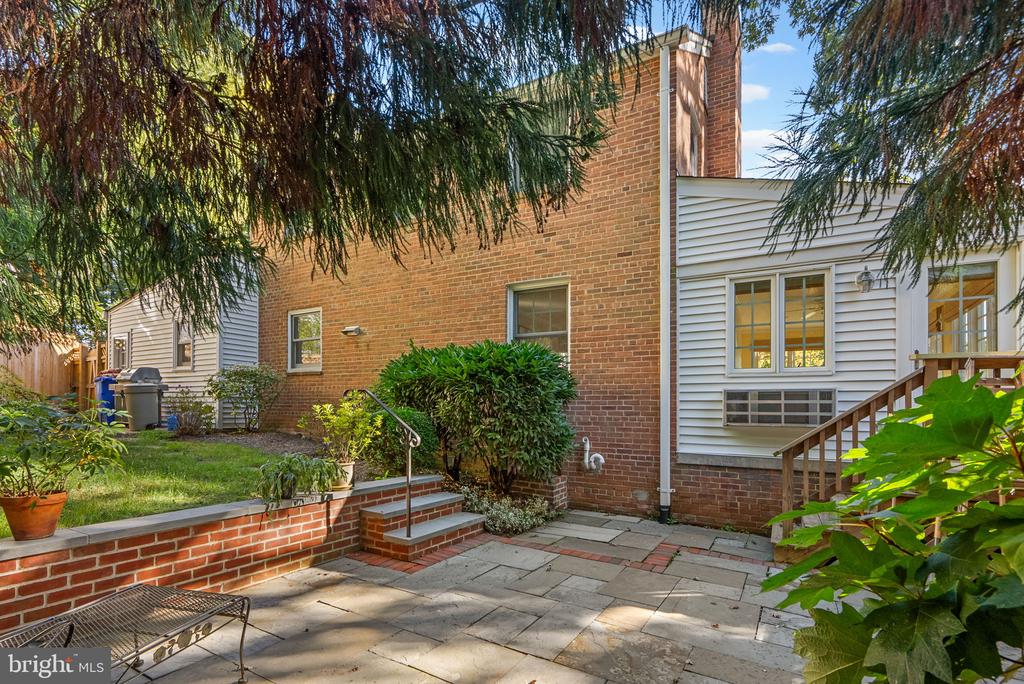 129 LYNNMOOR DRIVE