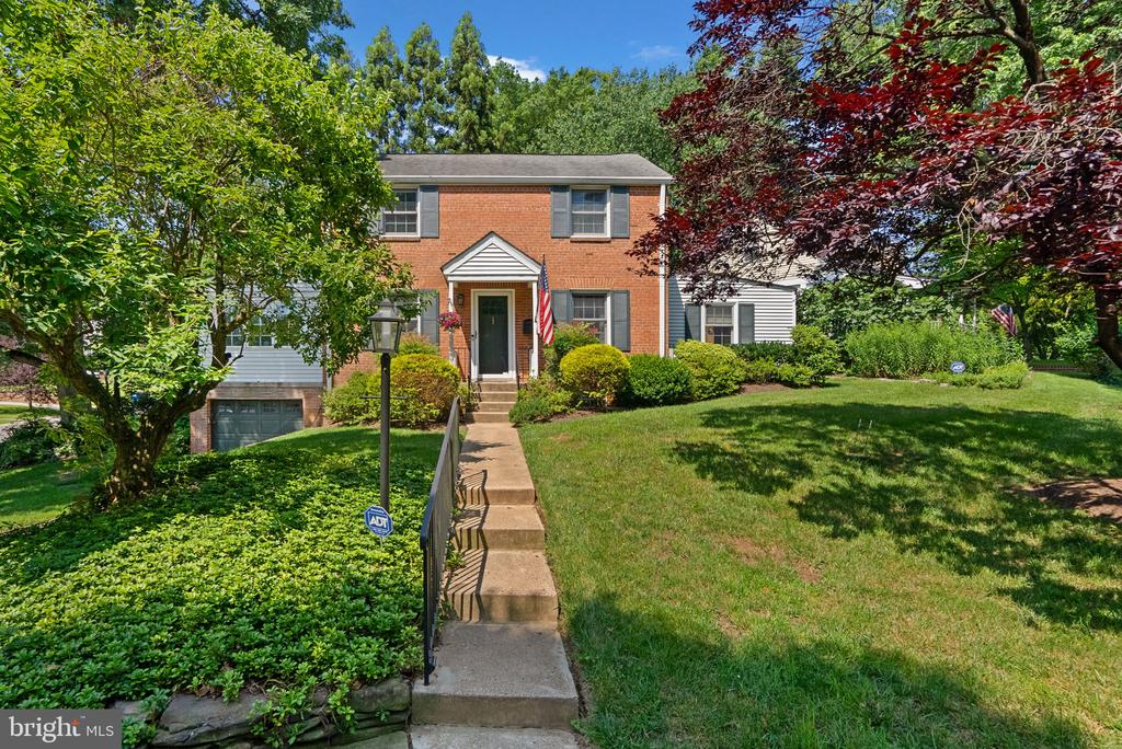 129 LYNNMOOR DRIVE