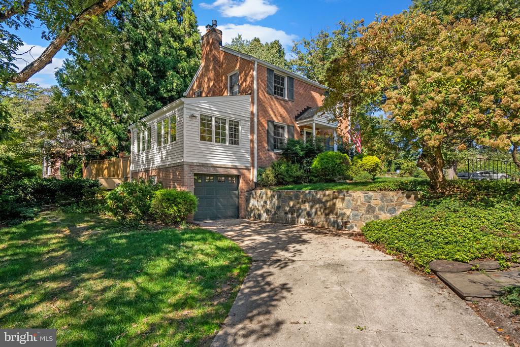 129 LYNNMOOR DRIVE