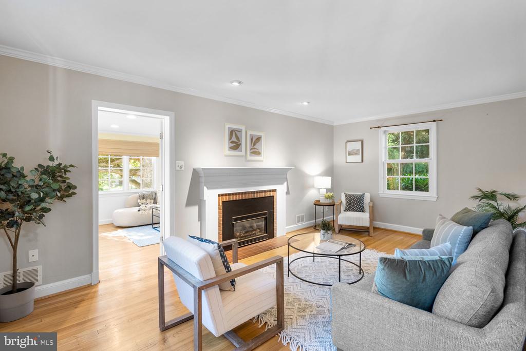 129 LYNNMOOR DRIVE