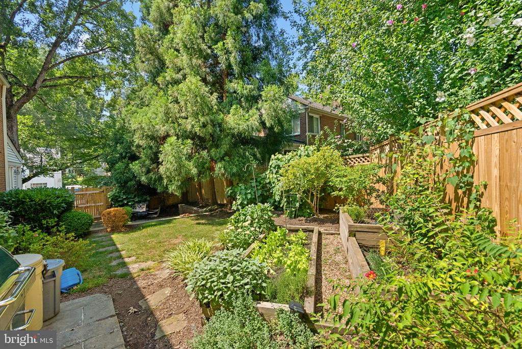 129 LYNNMOOR DRIVE