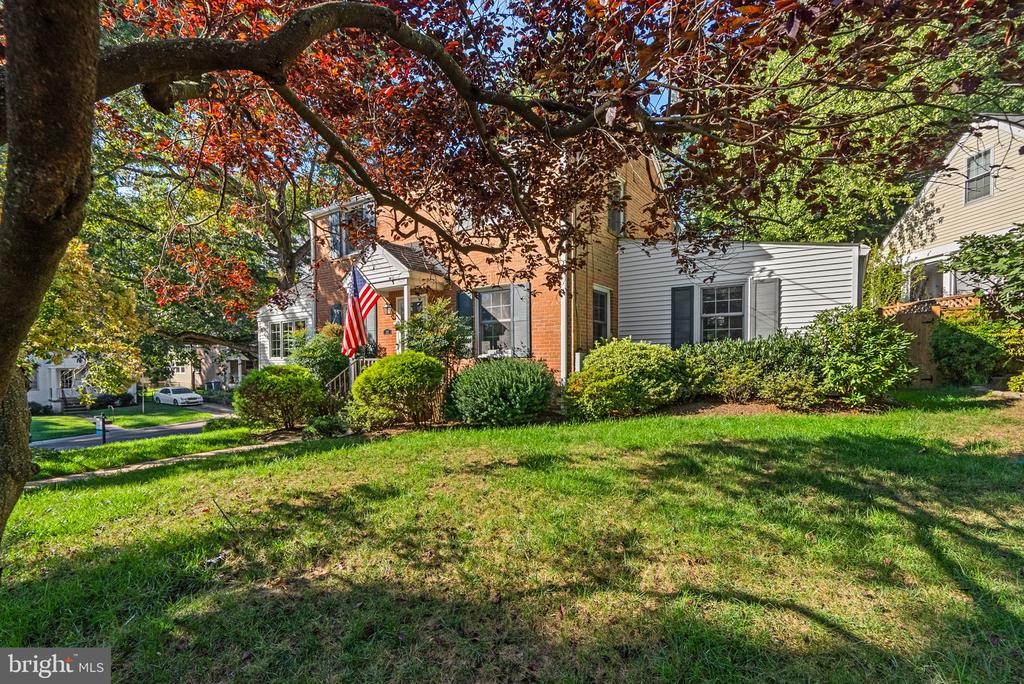 129 LYNNMOOR DRIVE