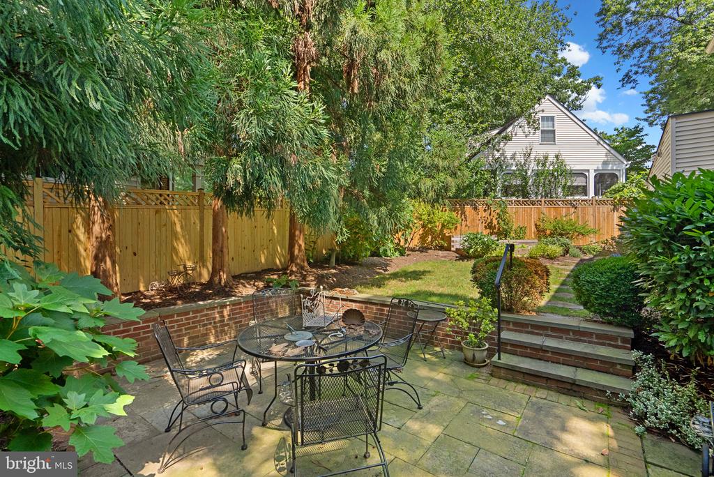 129 LYNNMOOR DRIVE