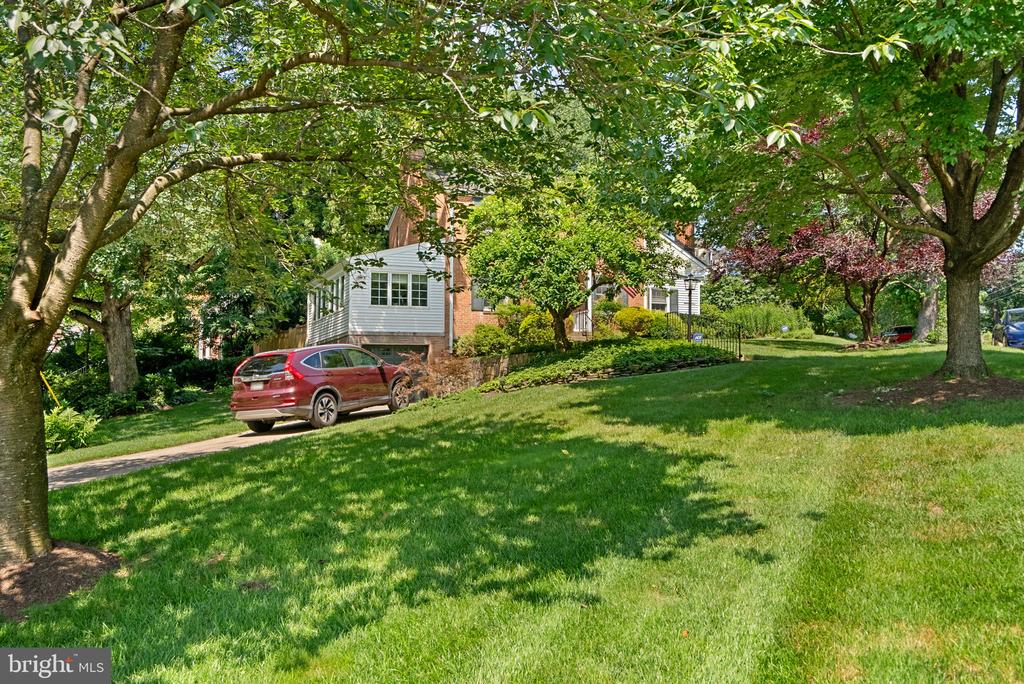 129 LYNNMOOR DRIVE