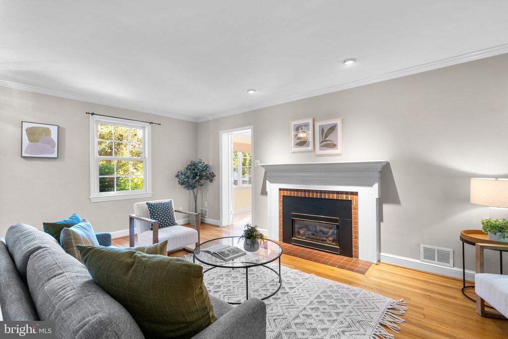 129 LYNNMOOR DRIVE
