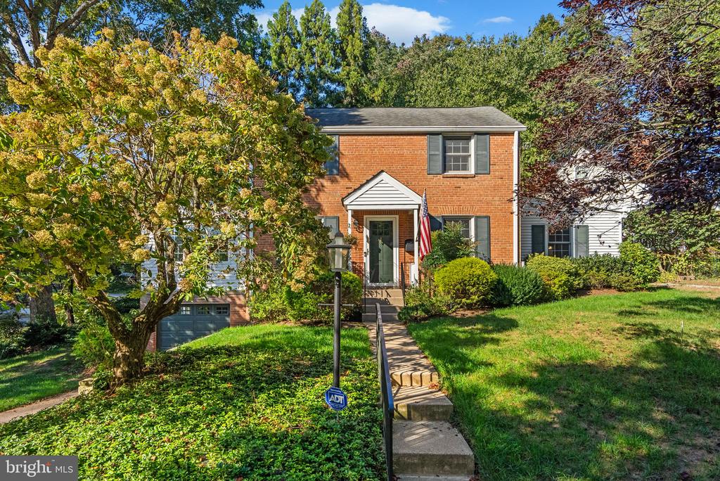 129 LYNNMOOR DRIVE