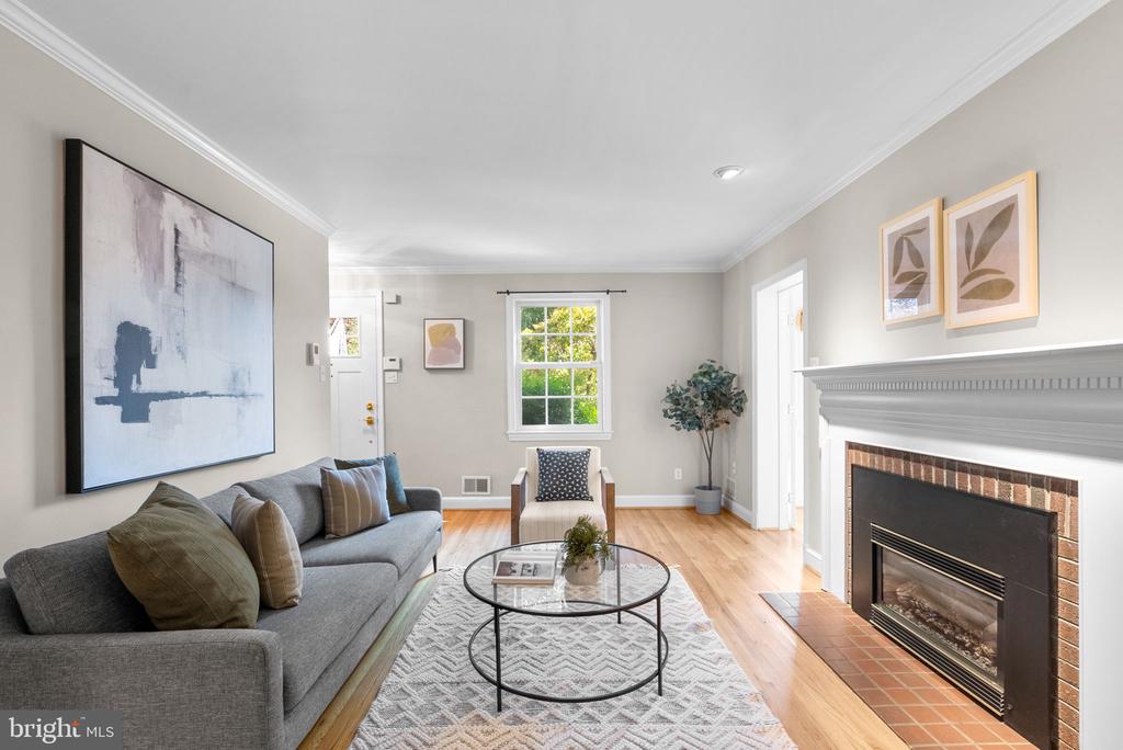 129 LYNNMOOR DRIVE