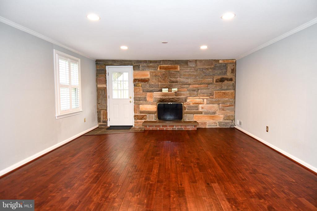 4100 DEWMAR COURT