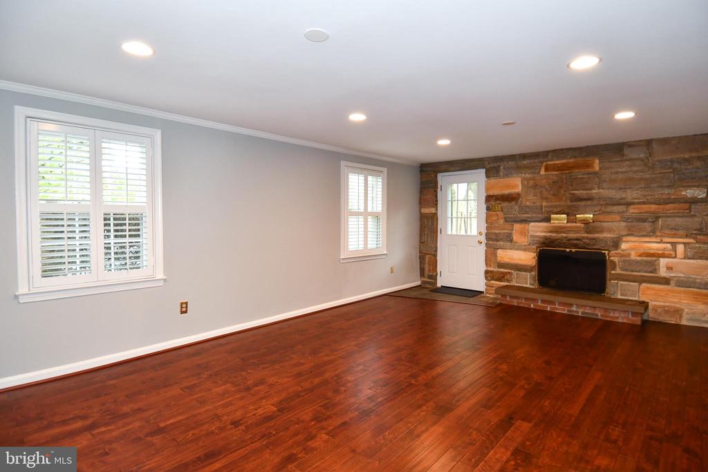 4100 DEWMAR COURT