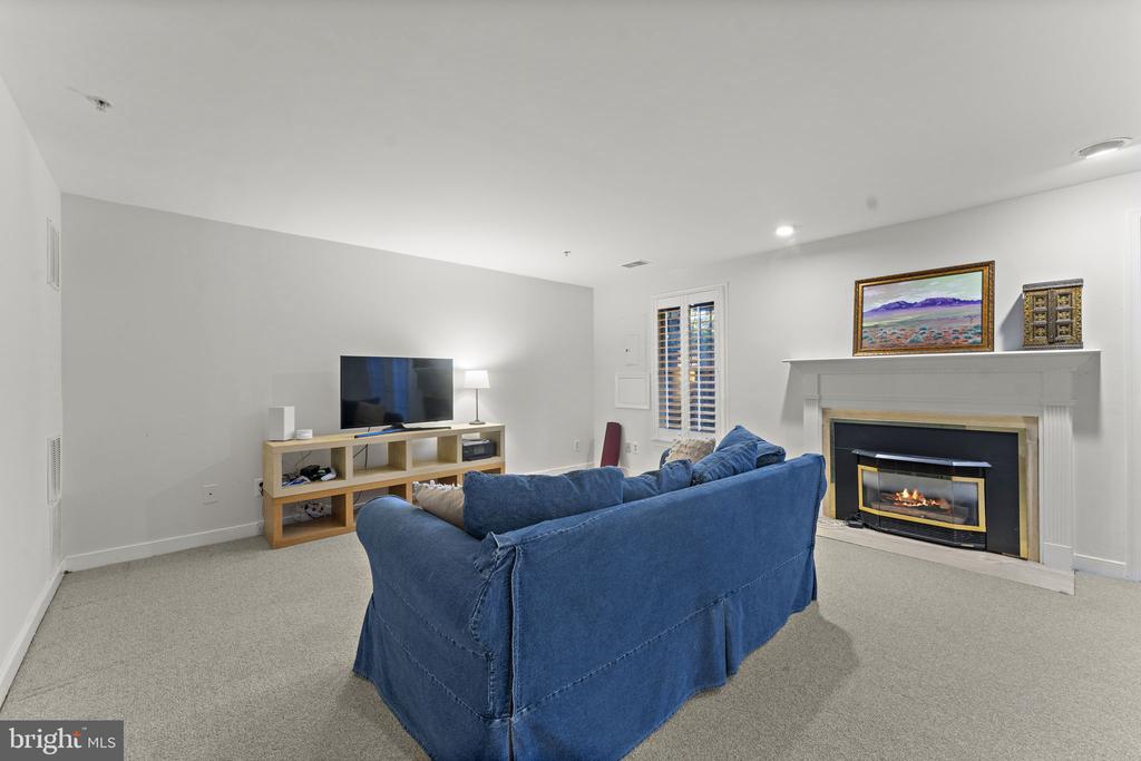 10934 ROCKY MOUNT WAY