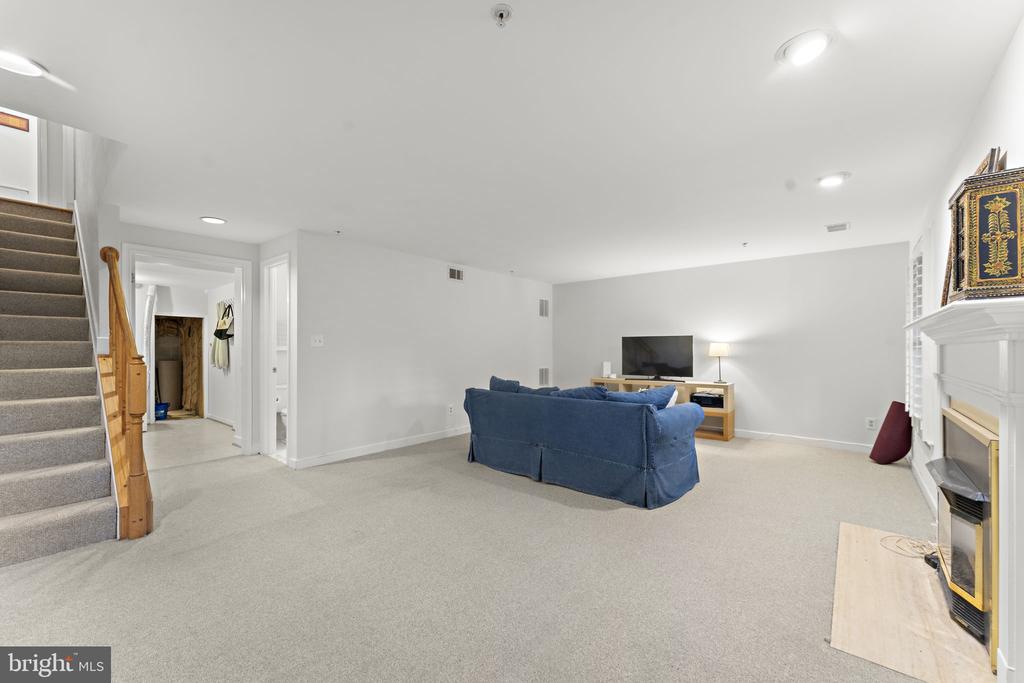 10934 ROCKY MOUNT WAY