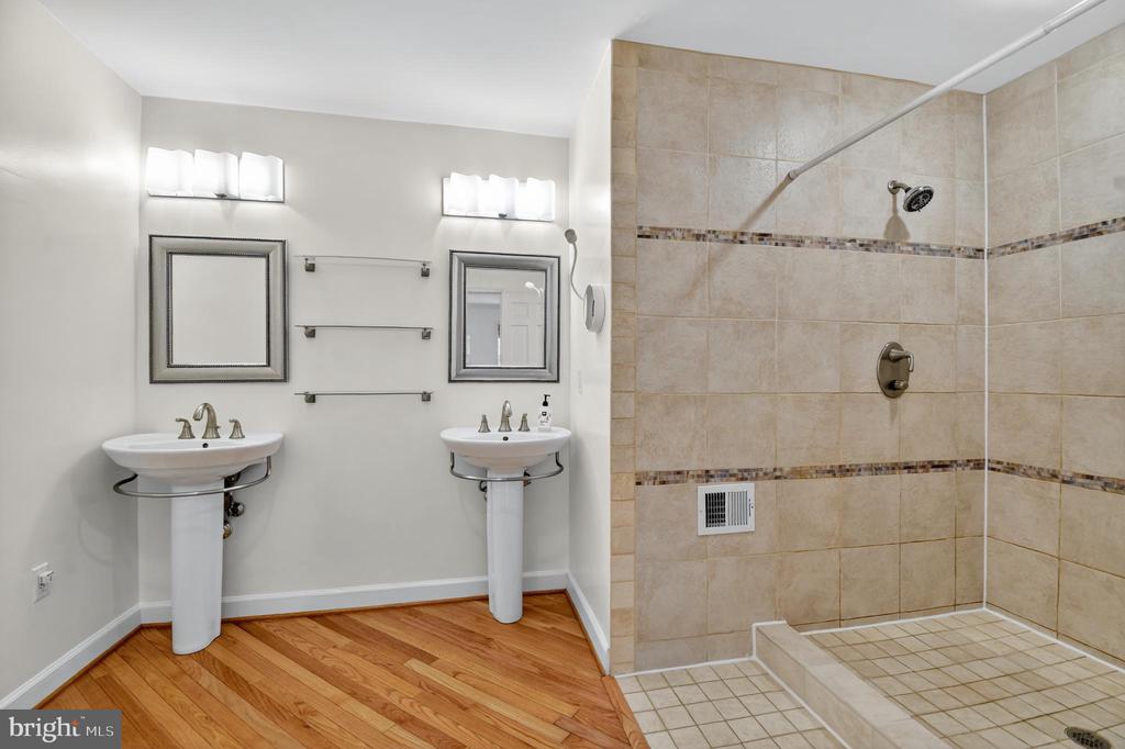 5139 WESTBARD AVENUE Unit: 21