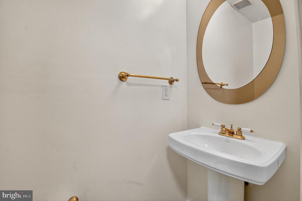 5139 WESTBARD AVENUE Unit: 21
