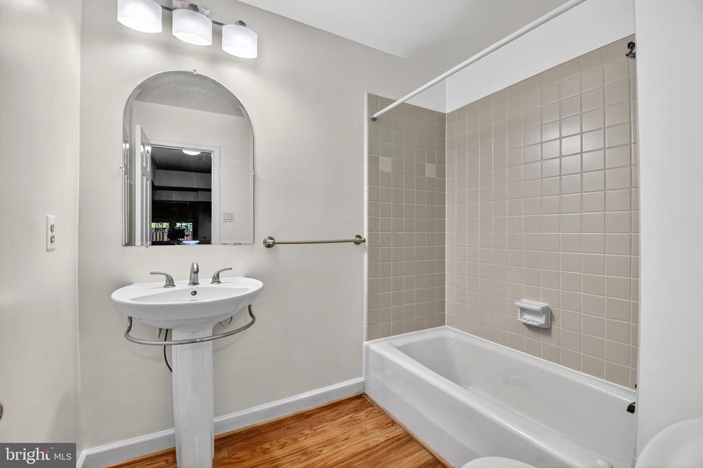 5139 WESTBARD AVENUE Unit: 21