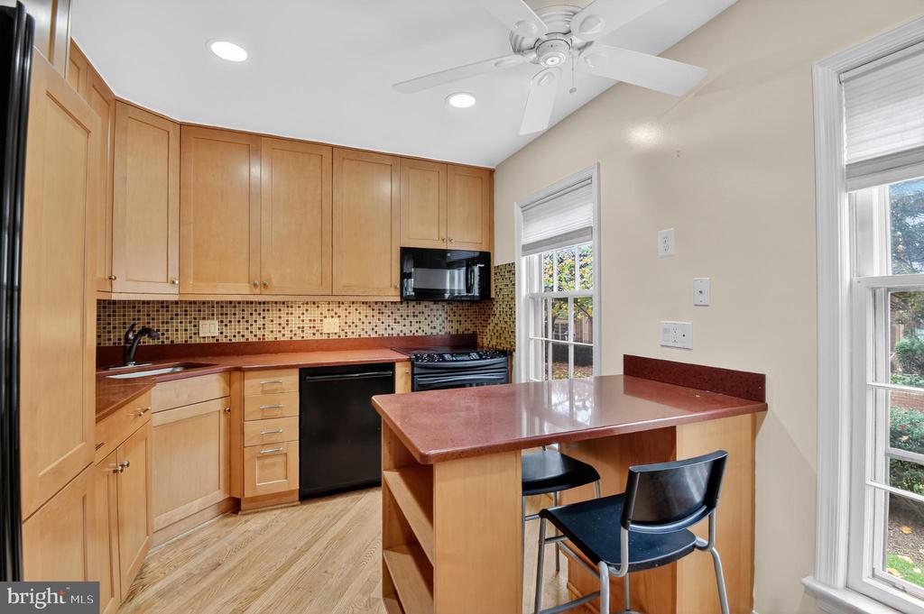 5139 WESTBARD AVENUE Unit: 21