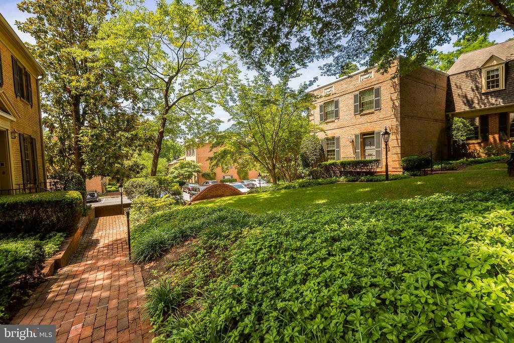 5139 WESTBARD AVENUE Unit: 21