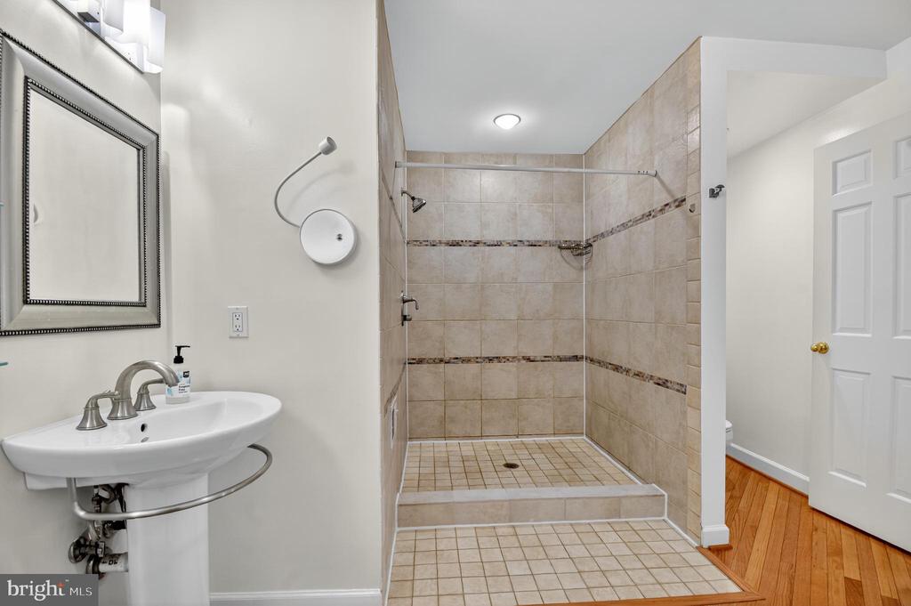 5139 WESTBARD AVENUE Unit: 21